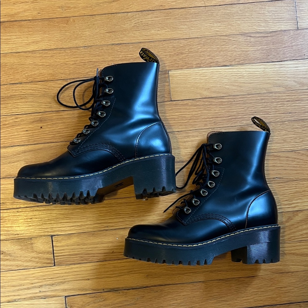 Dr. Martens Black Smooth Leather Leona